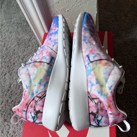 Nike Roshe run one cherry blossom sz 8 women’s walking gym workout shoes - Picture 6 of 8